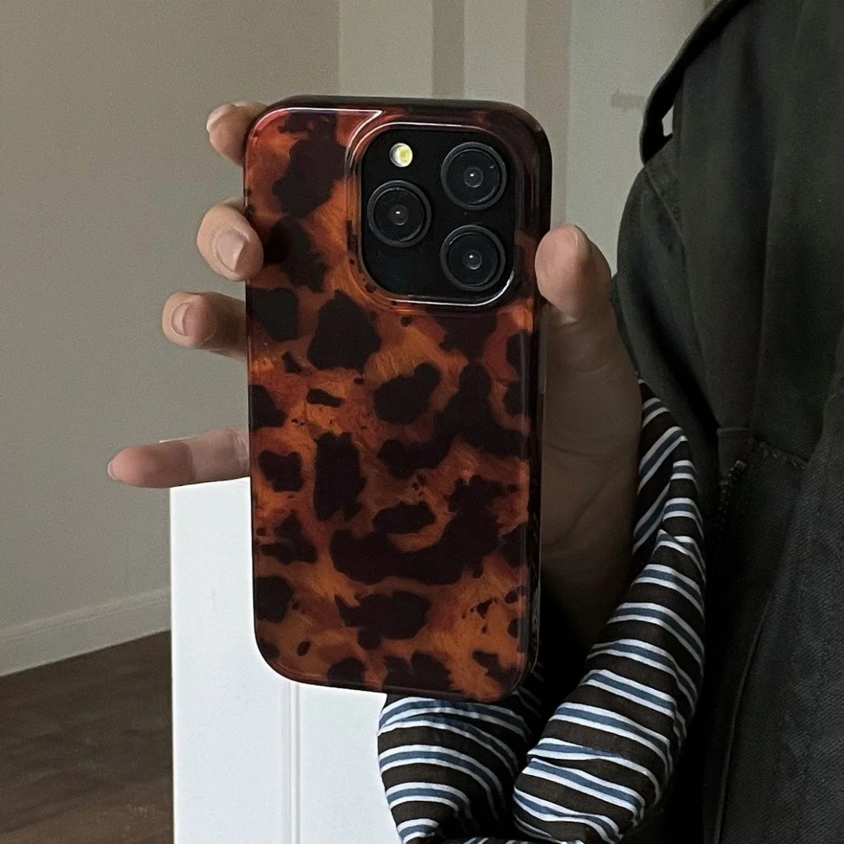 Retro Amber Texture Laser Phon - огляд і ціна Phone Accessories To Sell